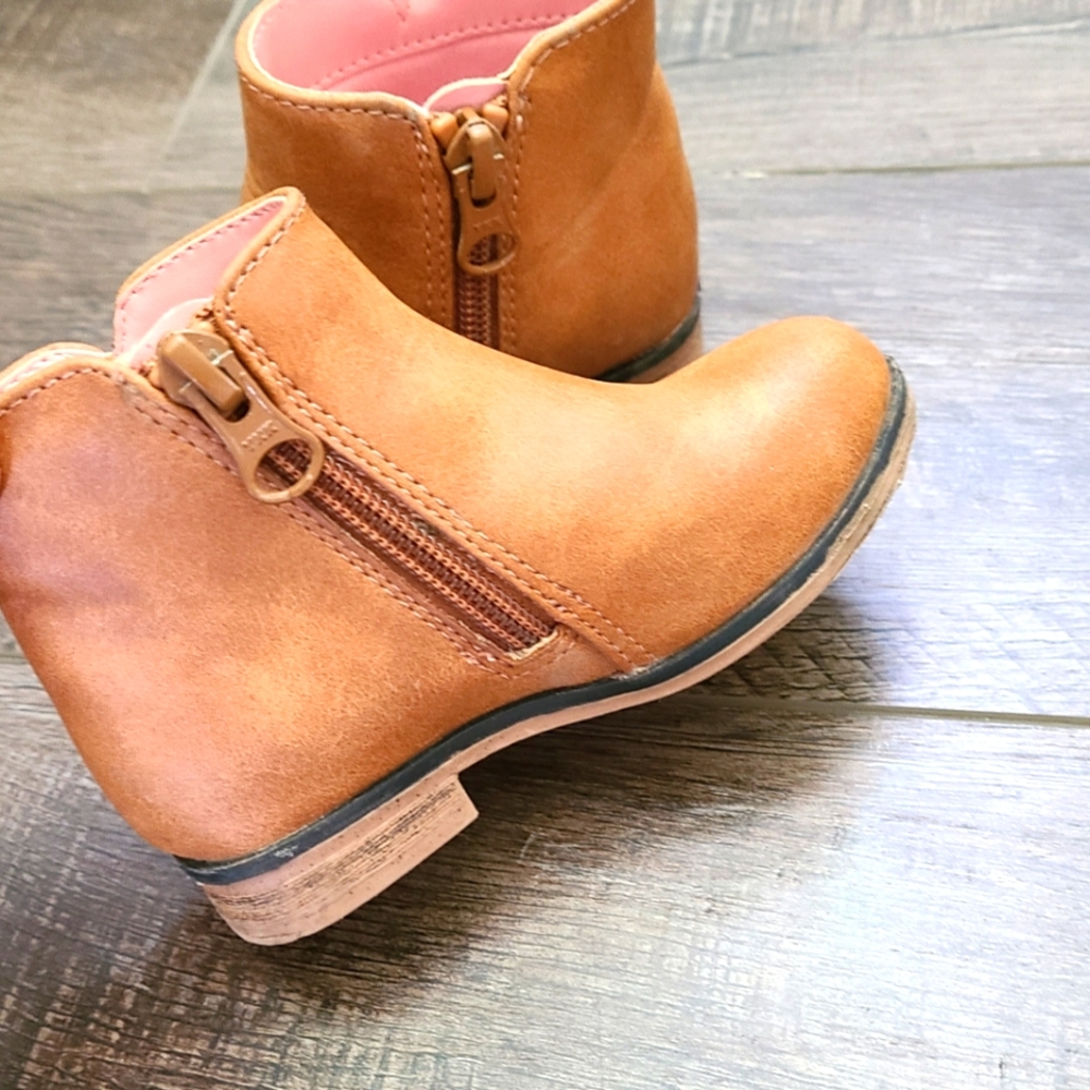 Toddler girl size 6 boots